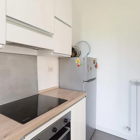 Guesthost - Milano 2 Bright Apartamento