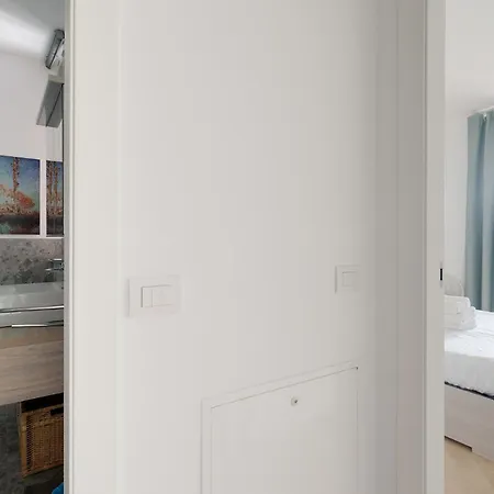 Guesthost - Milano 2 Bright Apartamento *