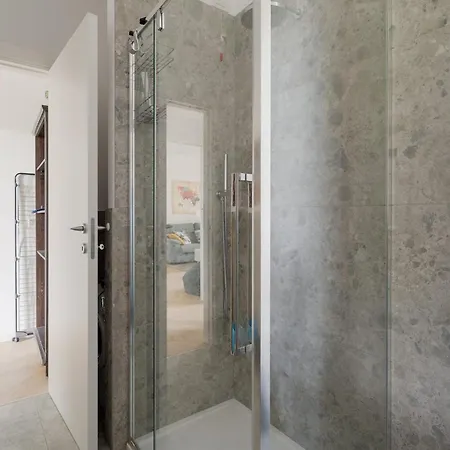 Guesthost - Milano 2 Bright Apartamento