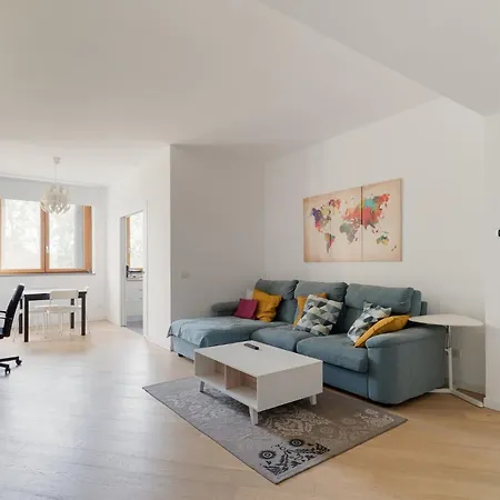 Guesthost - Milano 2 Bright