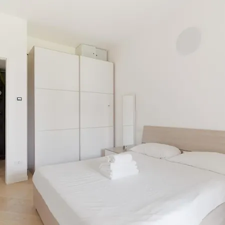 Apartment Guesthost - Milano 2 Bright